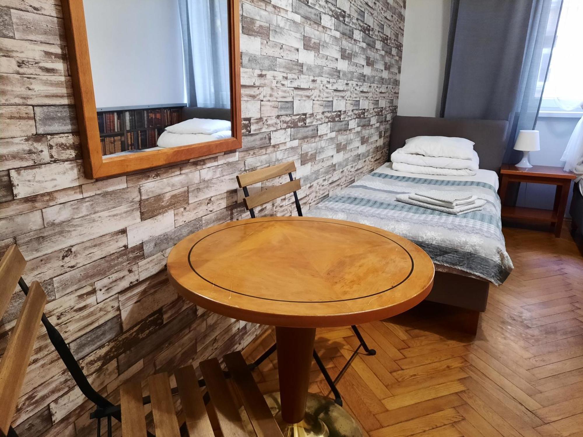 Lorf Hostel&Apartments Krakow Luaran gambar